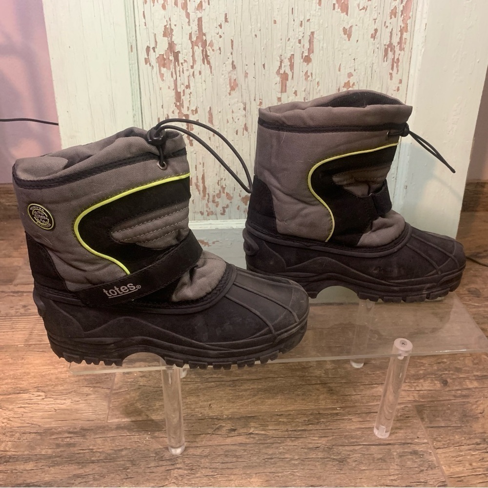 Women’s Totes Conner black and grey waterproof snow boots